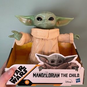 Baby Yoda / Grogu toy Mandalorian